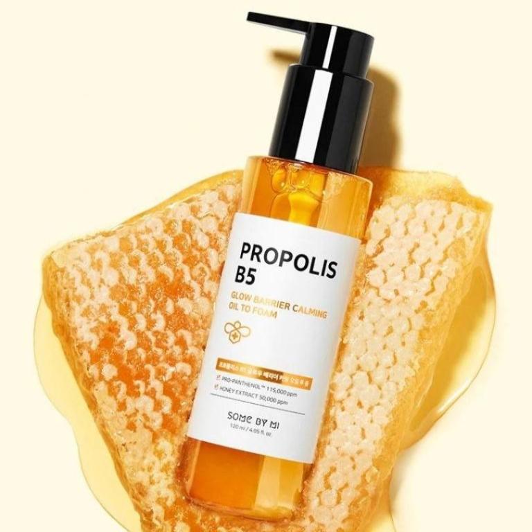 The Some By Mi Propolis B5 Glow Barrier Calming Oil to Foam is a dual-action cleanser that transforms from an oil into a gentle foam.